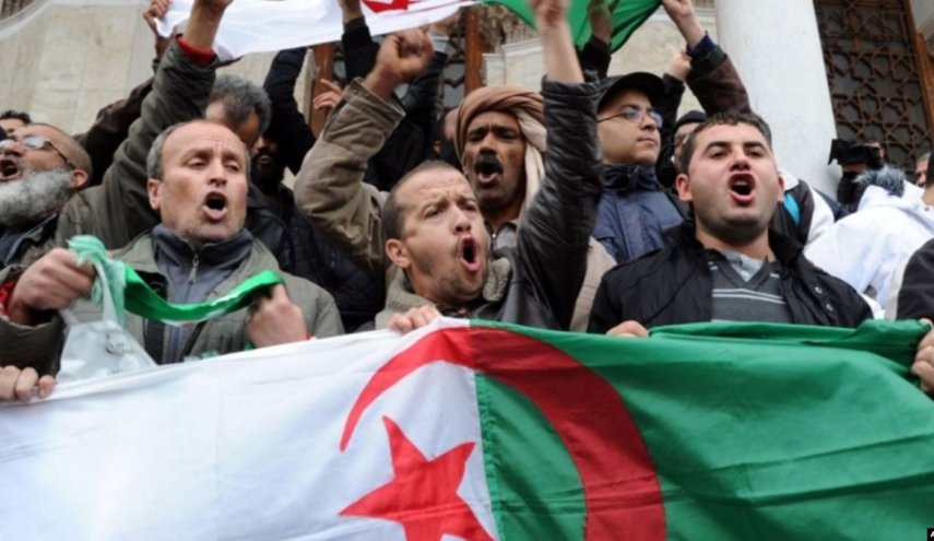 متظاهرون جزائريون أصيبوا في العين برصاص مطاطي