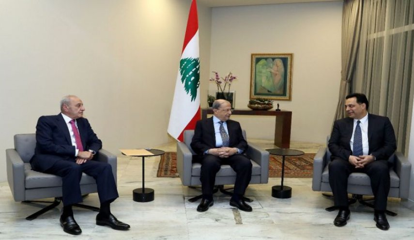 بالصورة .. عون يستقبل رئيس الوزراء المكلف حسان دياب 