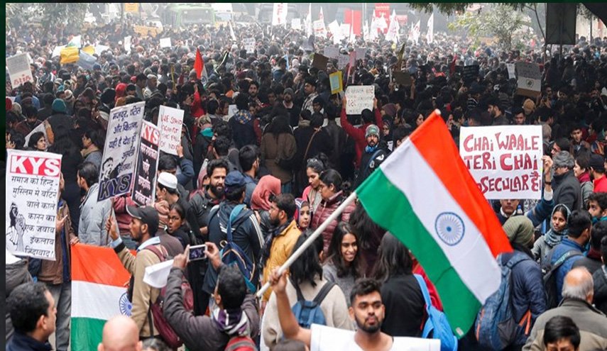کشته شدن شماری در تظاهرات پس از نماز جمعه امروز هند/ شمار کشته ها به 14 نفر رسید