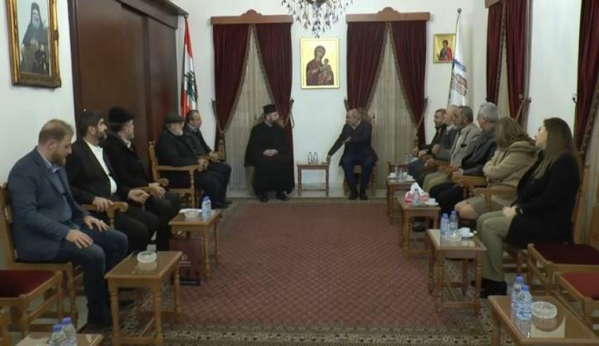 وفد من حزب الله جال على كنائس صور مهنئاً بالأعياد المجيدة
