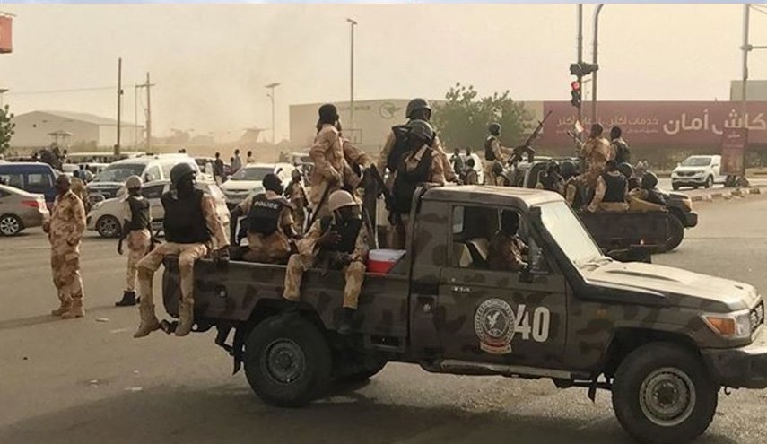 ارتش سودان راه‌های منتهی به مقر ارتش را بست