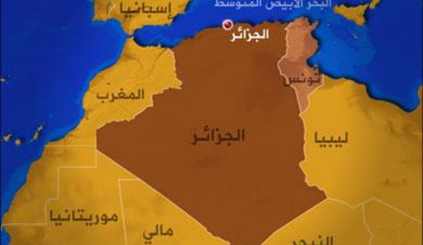 الجزائر يتخذ إجراءات لحماية الحدود مع ليبيا ومالي