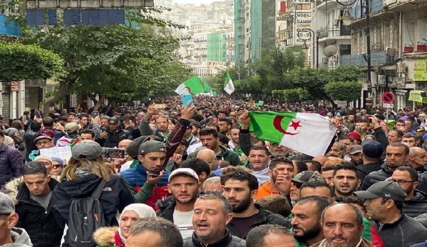 دانشجویان الجزایری پیشنهاد رییس جمهوری برای گفت‌وگو را رد کردند