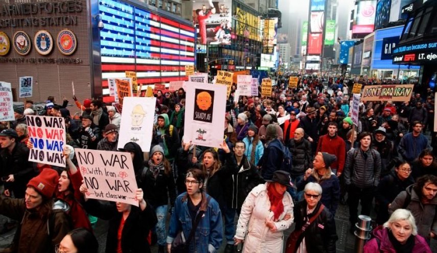 شاهد... مظاهرات في نيويورك وواشنطن ضد الحرب مع إيران