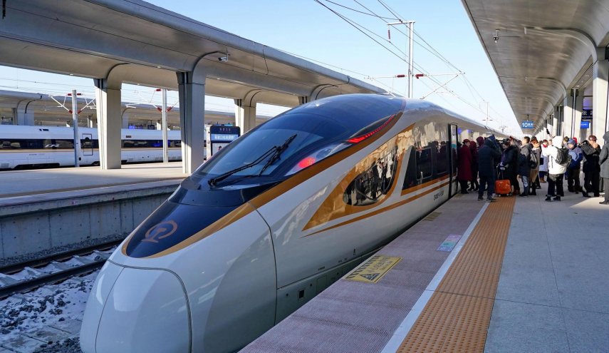 الصين تزيح الستار عن أول قطار ذكي بالعالم