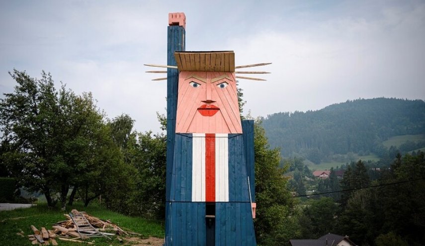 حرق تمثال ترامب في سلوفينيا