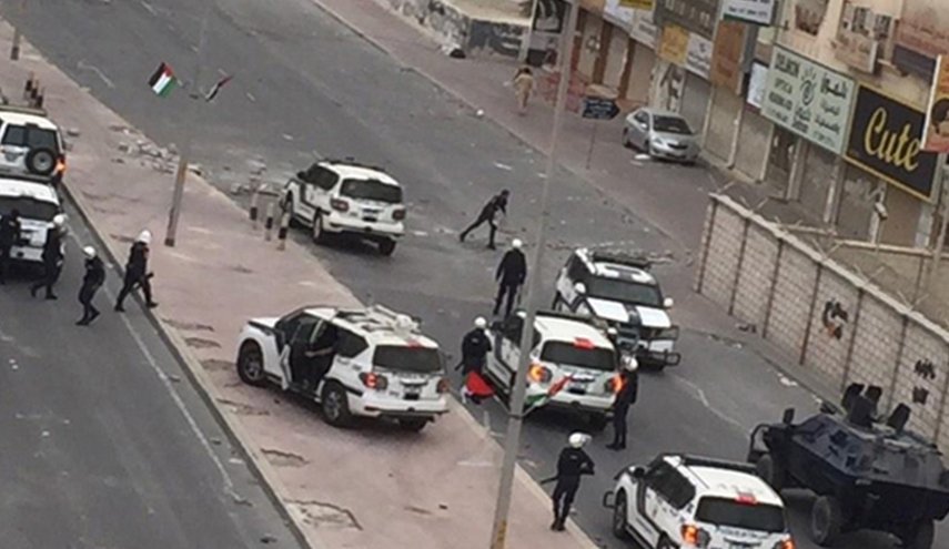 مداهمات واعتقالات في صفوف الشبّان البحرينيين