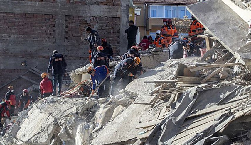 کشته‌های زلزله ترکیه به ۳۵ نفر افزایش یافت/ وقوع ۶۷۸ پس لرزه در ترکیه