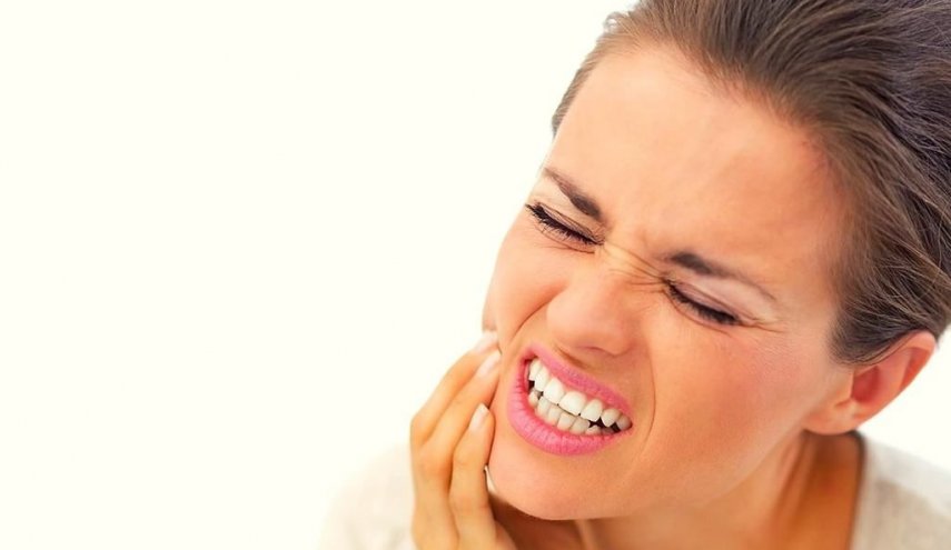 ما السبب في كون الأسنان حساسة للألم؟