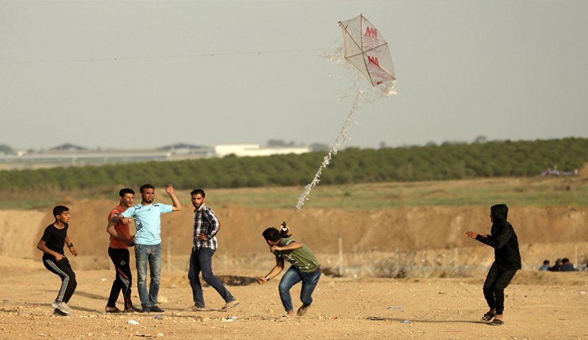 طائرات استطلاع اسرائيلية تستهدف مطلقي البالونات شرق رفح
