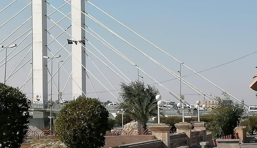 متظاهرون يعيدون فتح جسرين في الناصرية امام حركة السير