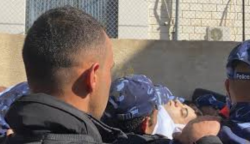 آلاف الفلسطينيين يشيعون شهيد الشرطة في قلقيلية
