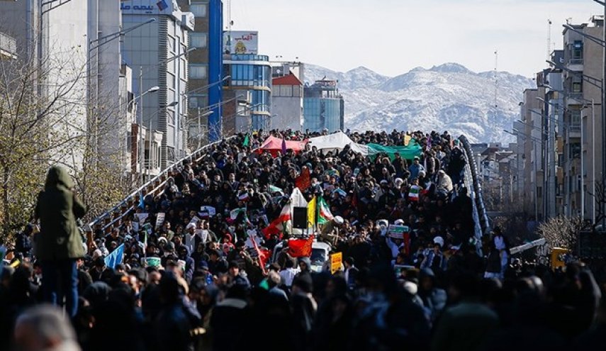 اذعان شبکه صهیونیستی به حضور «انبوه جمعیت» در راهپیمایی ۲۲ بهمن
