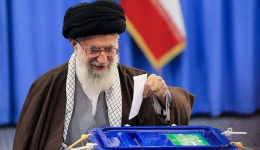 پوشش حضور رهبر انقلاب اسلامی در پای صندوق اخذ رای توسط شبکه های بین المللی 