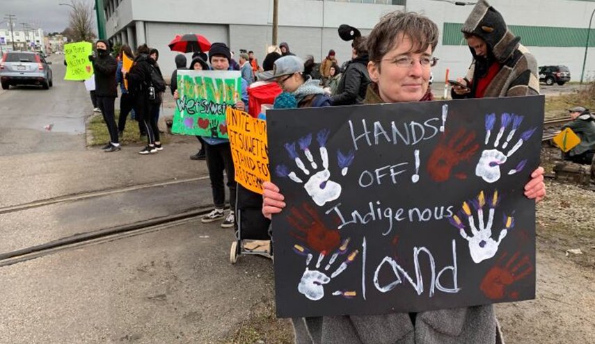 قلق الحكومة الكندية من تأثير إحتجاج السكان الأصليين على الإقتصاد 