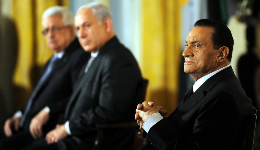 رئيس الإحتلال يعزي برحيل مبارك: 