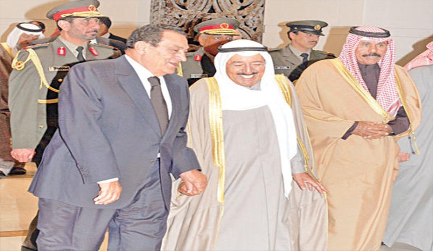 أمير الكويت يكرّم 'حسني مبارك'