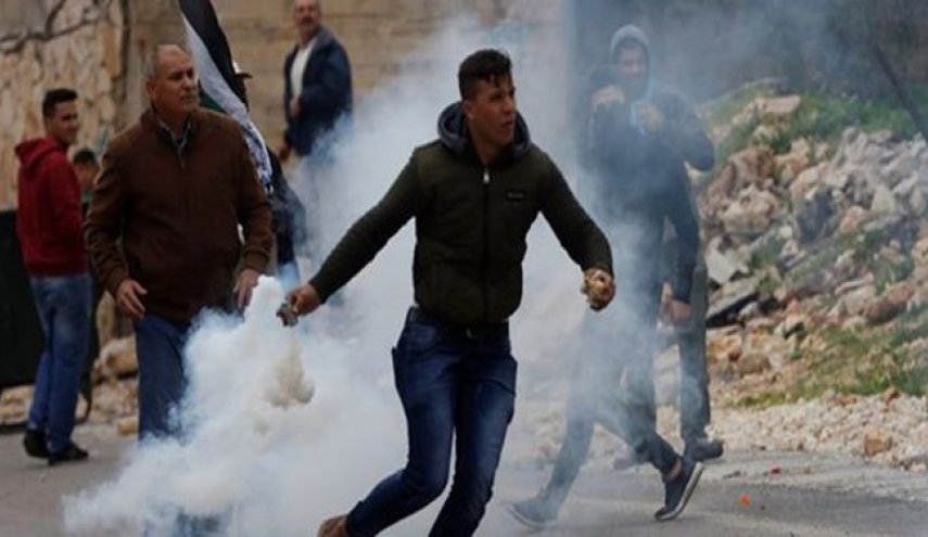زخمی شدن ده‌ها فلسطینی در حمله نظامیان صهیونیستی در کرانه باختری 
