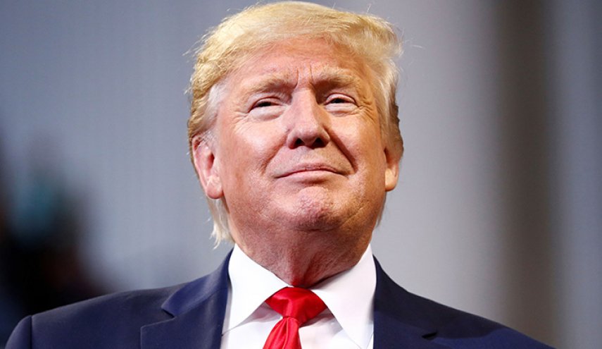 ترامب يستبشر خيرا بانهيار أسعار النفط