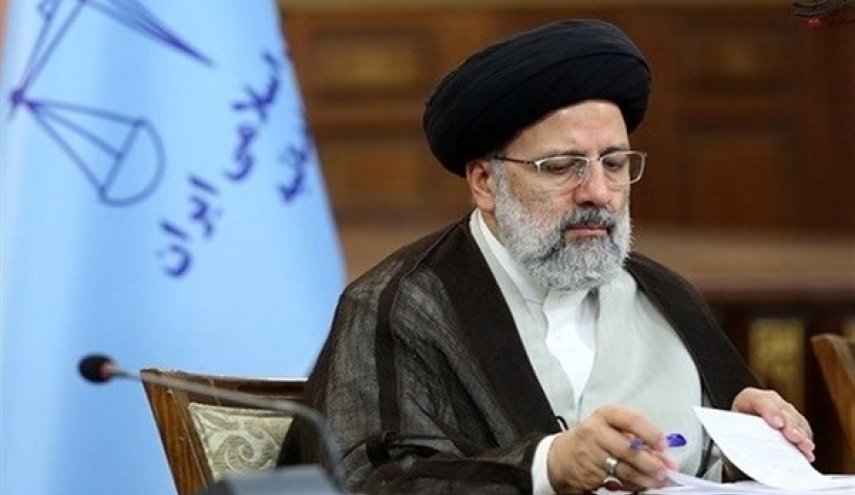 قائد الثورة يوافق على زيادة صلاحيات اللجنة الوطنية لمكافحة كورونا