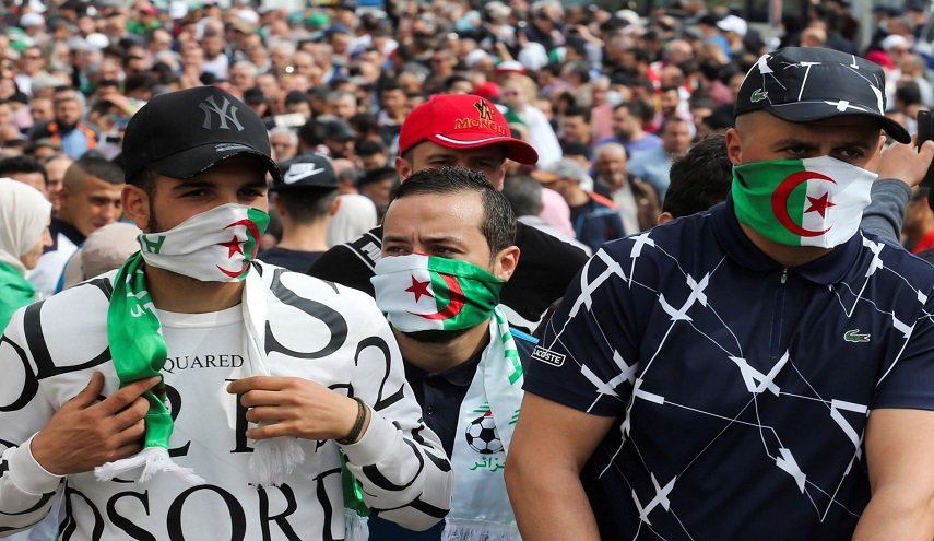 بالصور/ رغم الكورونا.. الجزائريون يواصلون التظاهر للأسبوع الـ56 