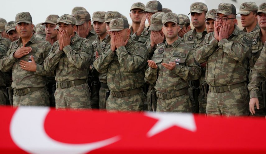 صحيفة روسية: شيء غريب ظهر بعد استهداف القوات التركية 