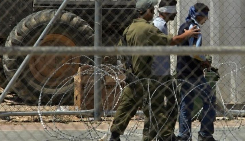 الأسرى الفلسطينيون يرجعون وجبات الطعام ويغلقون الاقسام