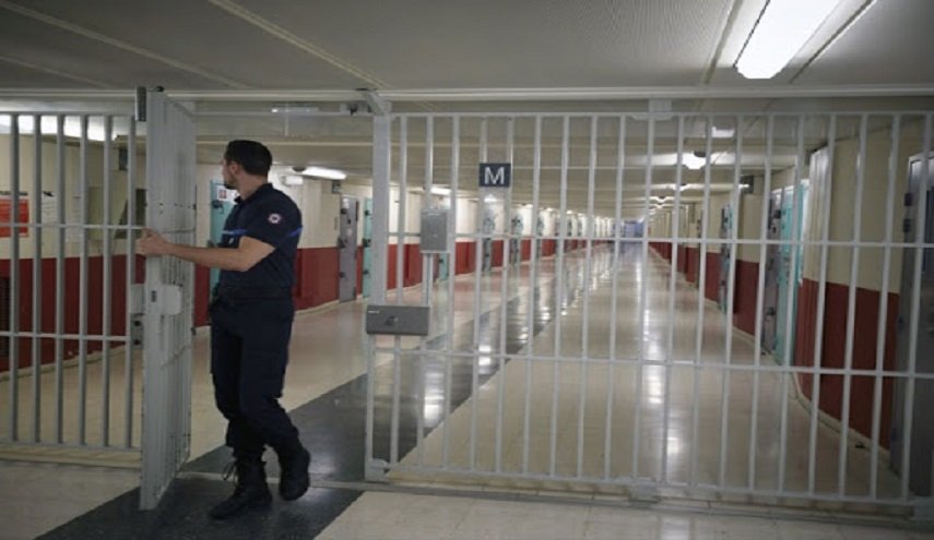 تسارع انتشار كورونا بالسجون الأمريكية 