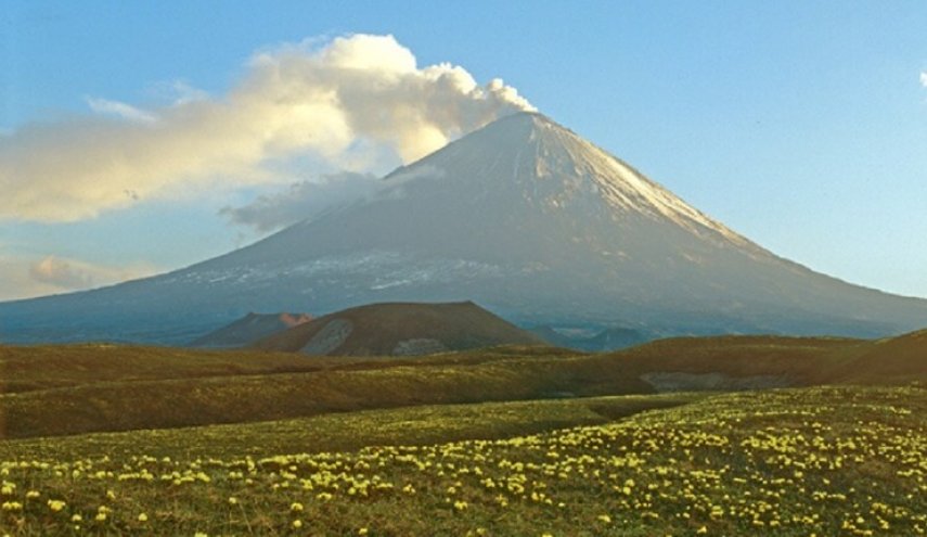 بركان كليوتشيفسكوي يطلق عمودا من الرماد ارتفاعه 6 كيلومترات