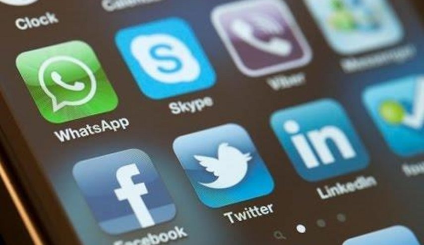 حجب مكالمات الإنترنت بدول خليجية يضاعف عزلة العمال الأجانب