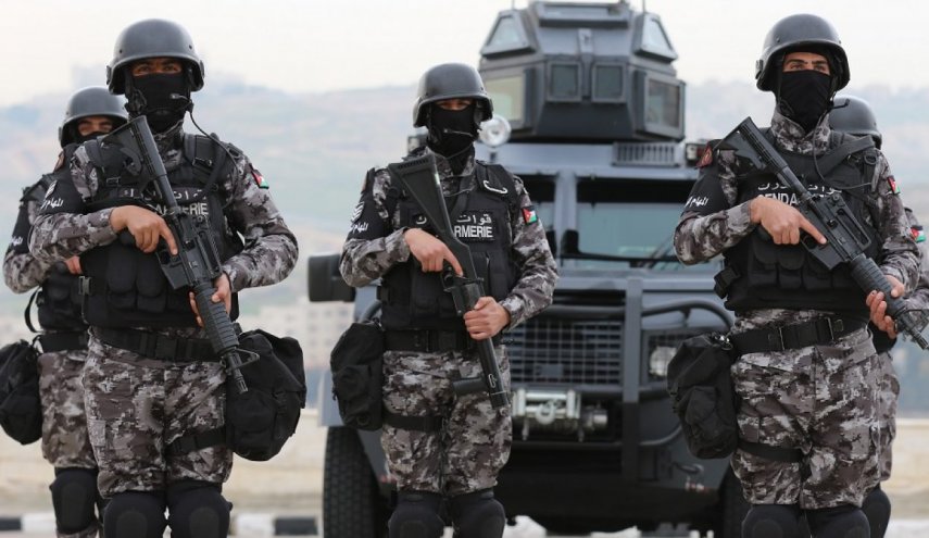 القوات المسلحة الأردنية تستلم 8 ناقلات جنود من قطر