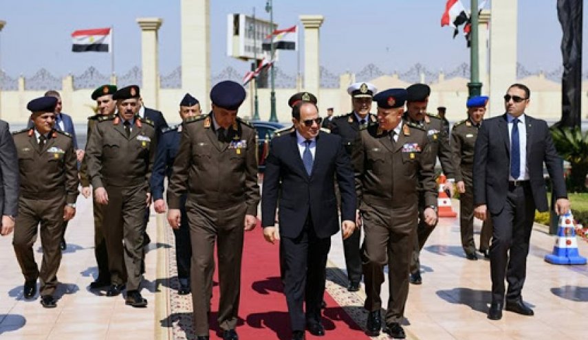 السيسي يخصص آلاف الأفدنة لصالح الجيش المصري
