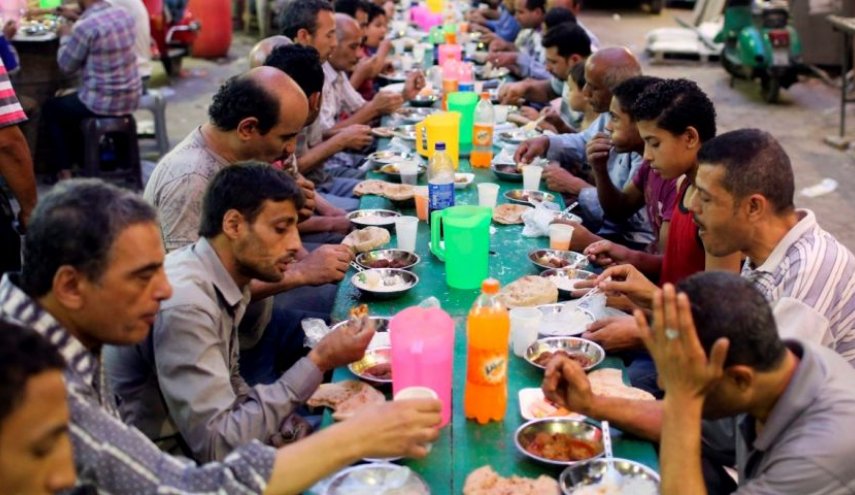 محافظ القاهرة يقرر حظر اقامة موائد الرحمن والخيام الرمضانية
