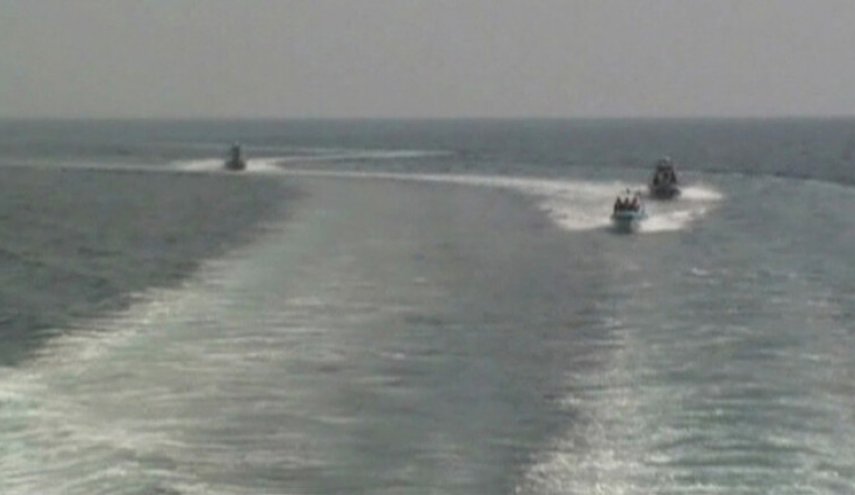 مزاعم واشنطن: 11زورقاً ايرانيا قام بمضايقة لسفن البحرية الأميركية