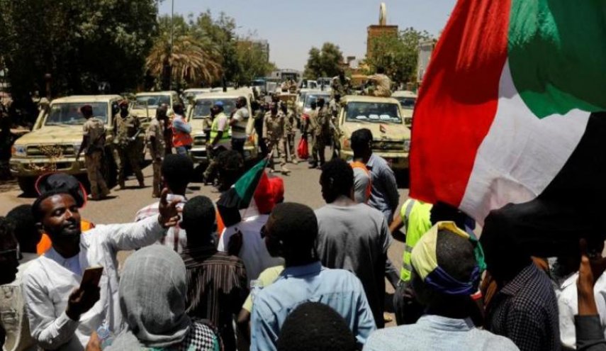 السودان..شرطة الخرطوم تطلق الغاز المسيل للدموع لتفريق المتظاهرين