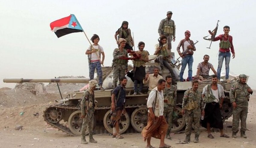 شورای انتقالی جنوب یمن دولت منصور هادی را به جنگ تهدید کرد

