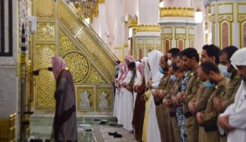 صلاة تراويح بالمسجد النبوي وسط إجراءات مشددة ضد كورونا
