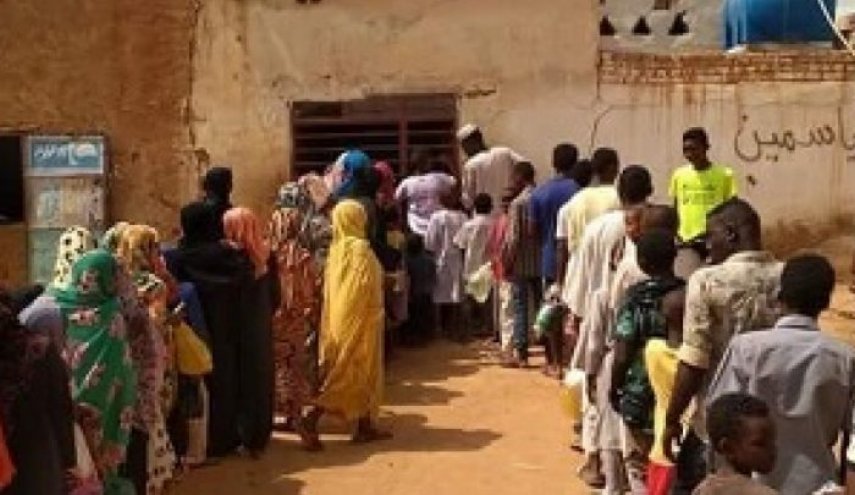 السودان.. وعود بإنهاء أزمة طوابير الخبز والوقود خلال أسبوع