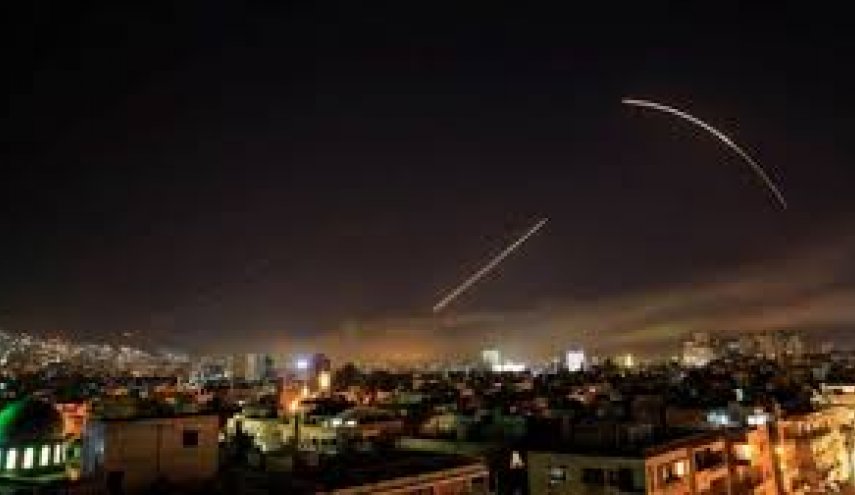 الدفاعات السورية تتصدى لعدوان إسرائيلي في سماء دمشق
