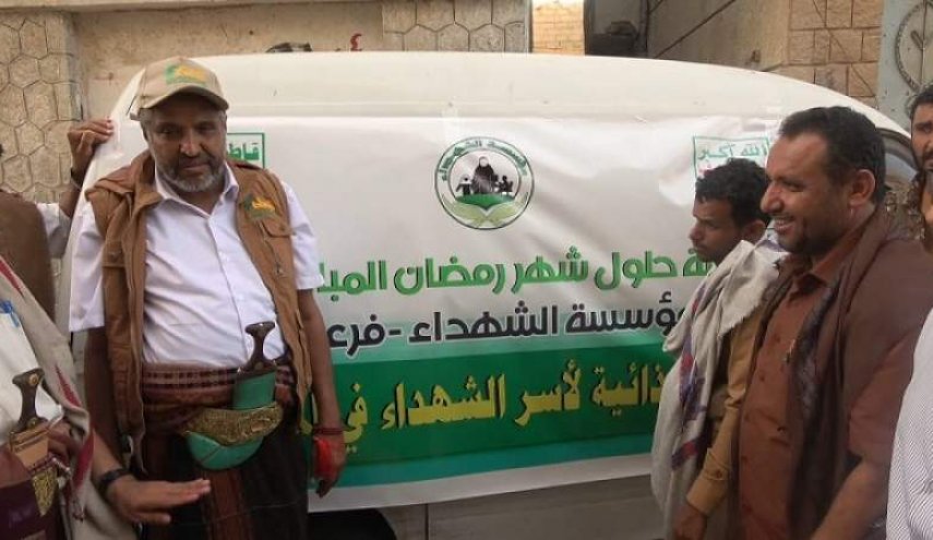 محافظة الحديدة تدشن مشروع توزيع سلال غذائية لأسر الشهداء