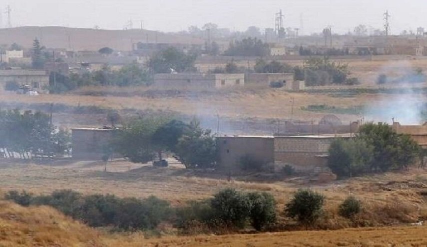 الجيش التركي يزيل سواتر ترابية بعد توتر مع 