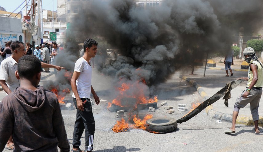 احتجاجات في عدن ضد المجلس الانتقالي المدعوم إماراتيا