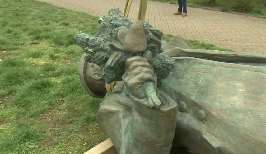 تدهور العلاقة بين براغ وروسيا بسبب تمثال