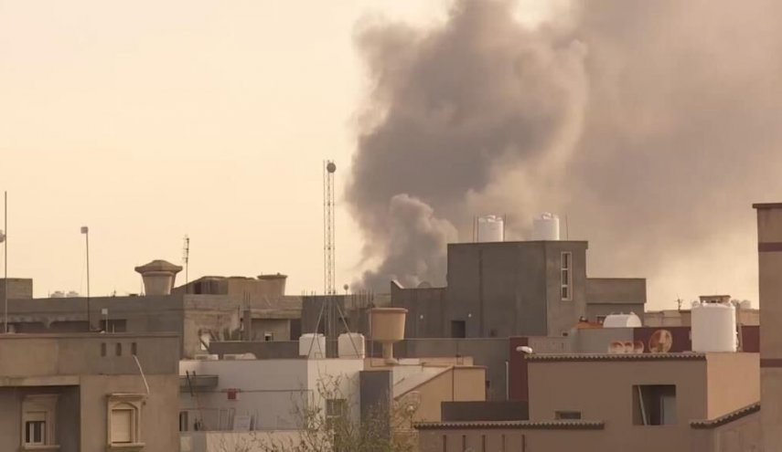 کشته شدن یک تن در حمله راکتی نیروهای حفتر به منطقه دیپلمات نشین طرابلس