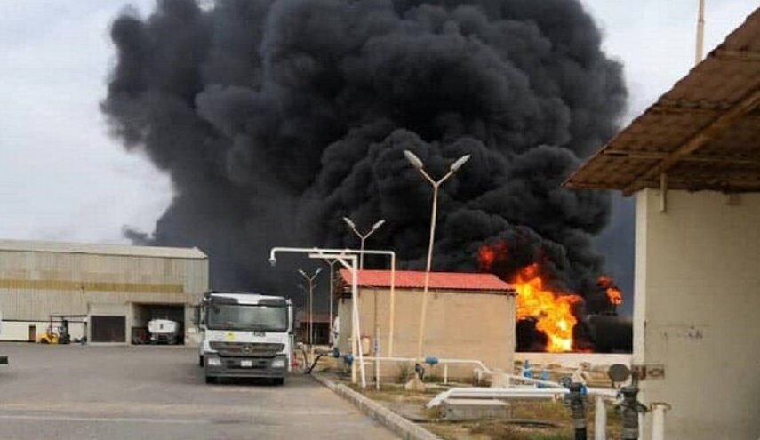 إصابة خزانات وقود في مطار معيتيقة واندلاع حرائق +صور
