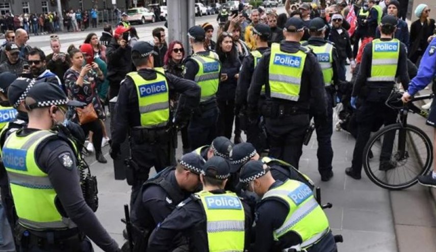 تجمع مخالفان قرنطینه در ملبورن استرالیا/ ۱۰ نفر بازداشت شدند
