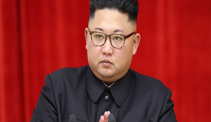 زعيم كوريا الشمالية يزور ضريح جده!
