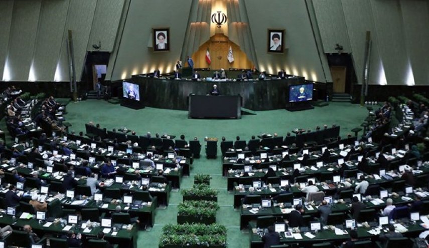 برلمان ايران يكلف الداخلية تحديد ظروف انشطة الاحزاب
