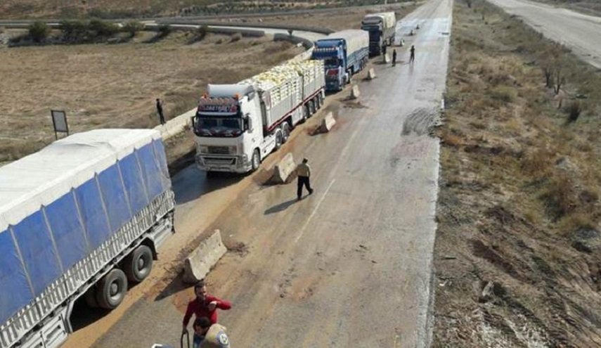 سوريا.. شاحنات تجارية برفقة قوات روسية تدخل طريق M4