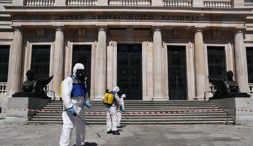 إسبانيا تسجل انخفاضا ملموسا للوفيات اليومية بفيروس كورونا